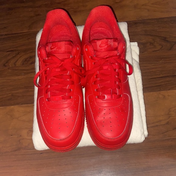 I am selling my Air Force 1 /All Red that are in Mint Condition, comes with box. - Picture 5 of 5